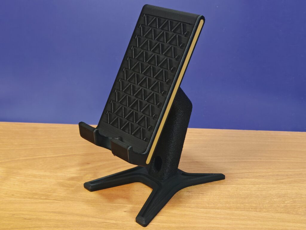 3D nyomtatott telefontartó